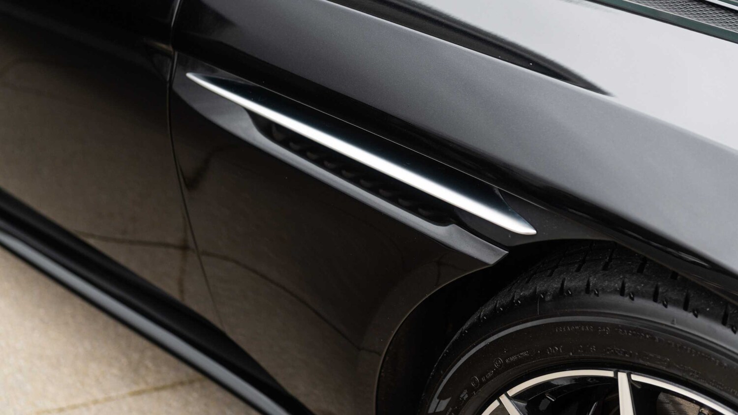 Used Aston Martin DB11 2019 for sale - 77886183: Photo 9