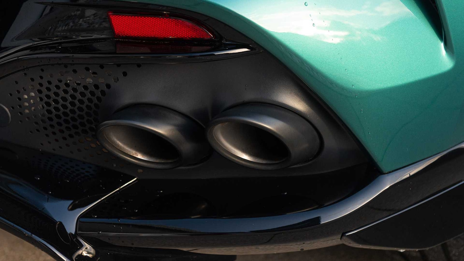 Used Aston Martin DBX 2025 for sale - 77018807: Photo 17