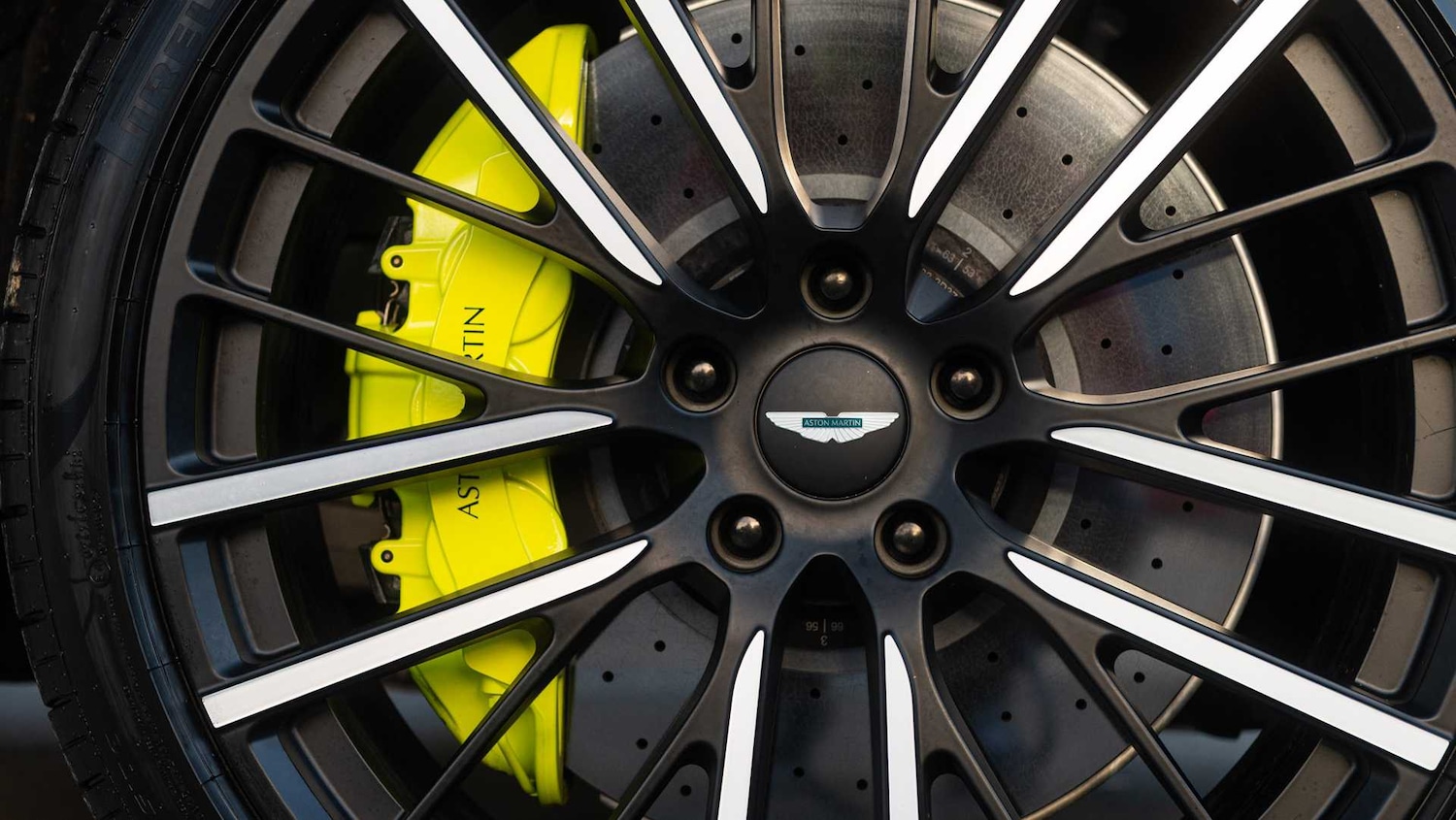 Used Aston Martin DBX 2025 for sale - 77018807: Photo 18