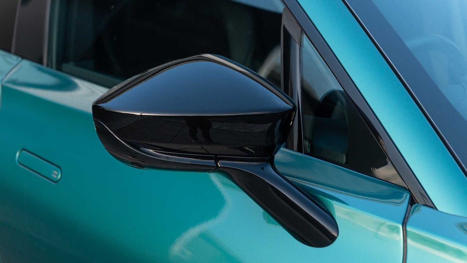 Used Aston Martin DBX 2025 for sale - 77018807: Photo 23