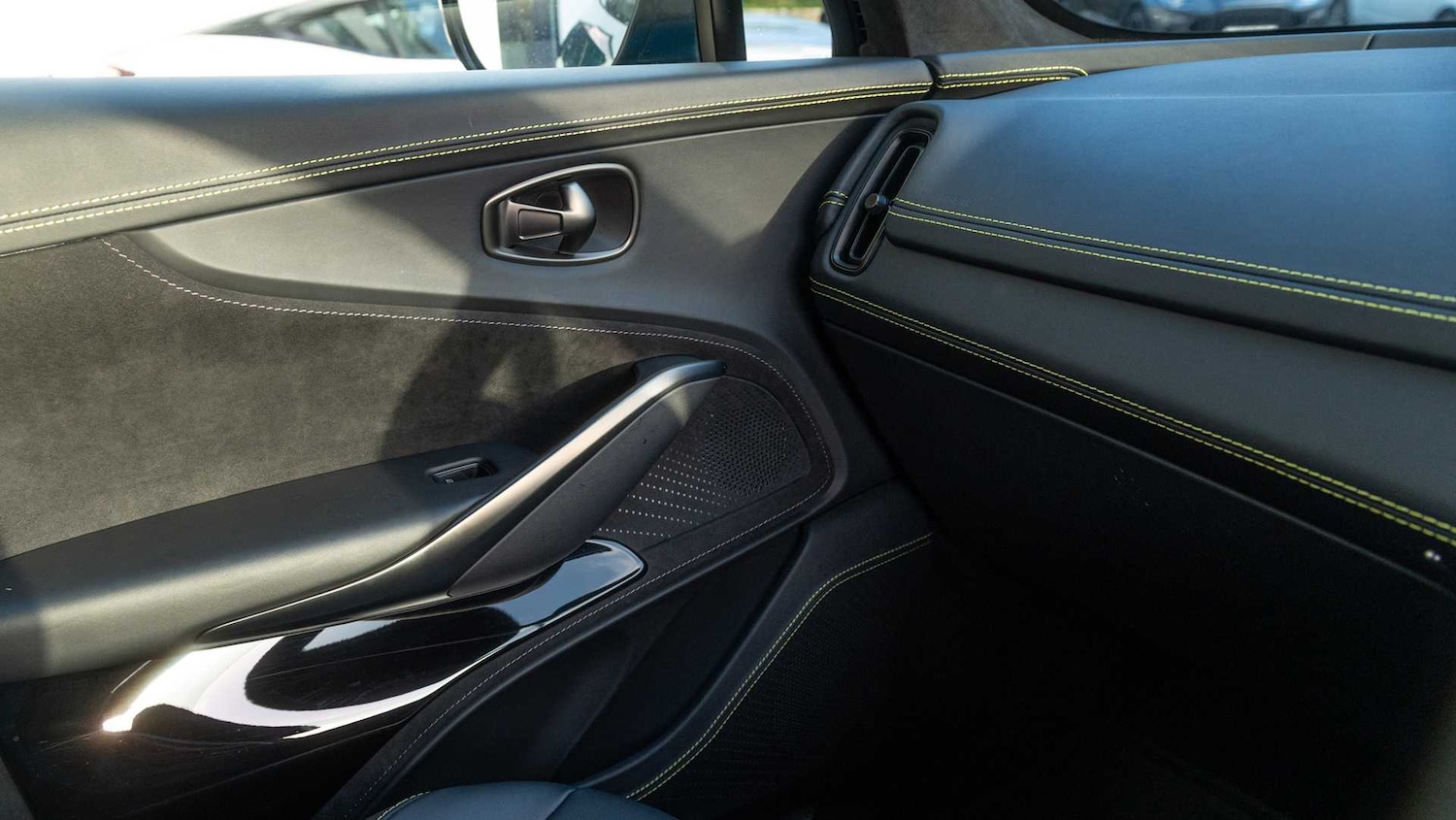 Used Aston Martin DBX 2025 for sale - 77018807: Photo 33