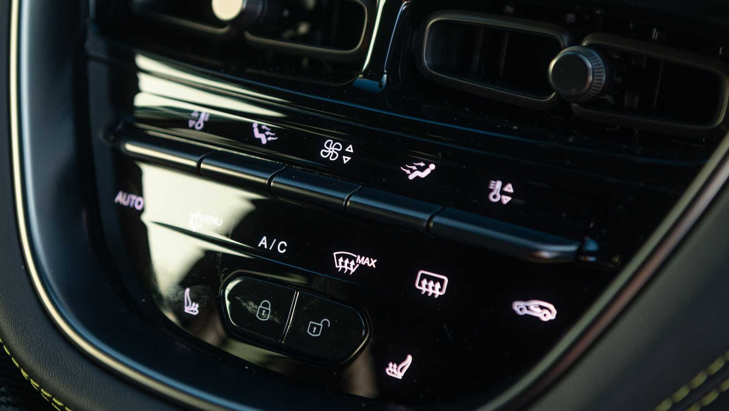 Used Aston Martin DBX 2025 for sale - 77018807: Photo 35