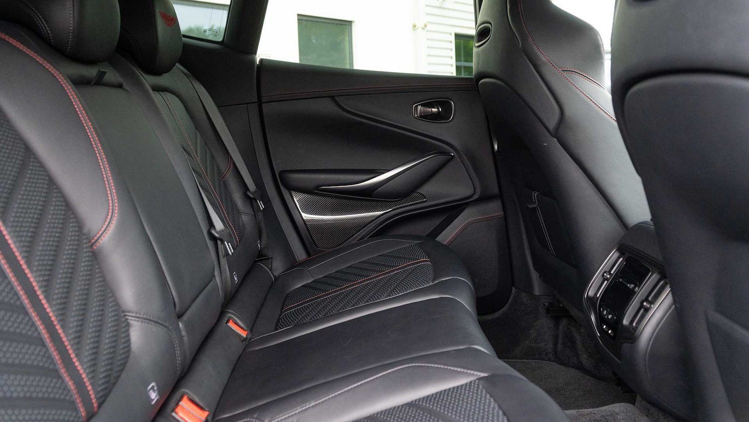 Used Aston Martin DBX 2023 for sale - 76170021: Photo 15