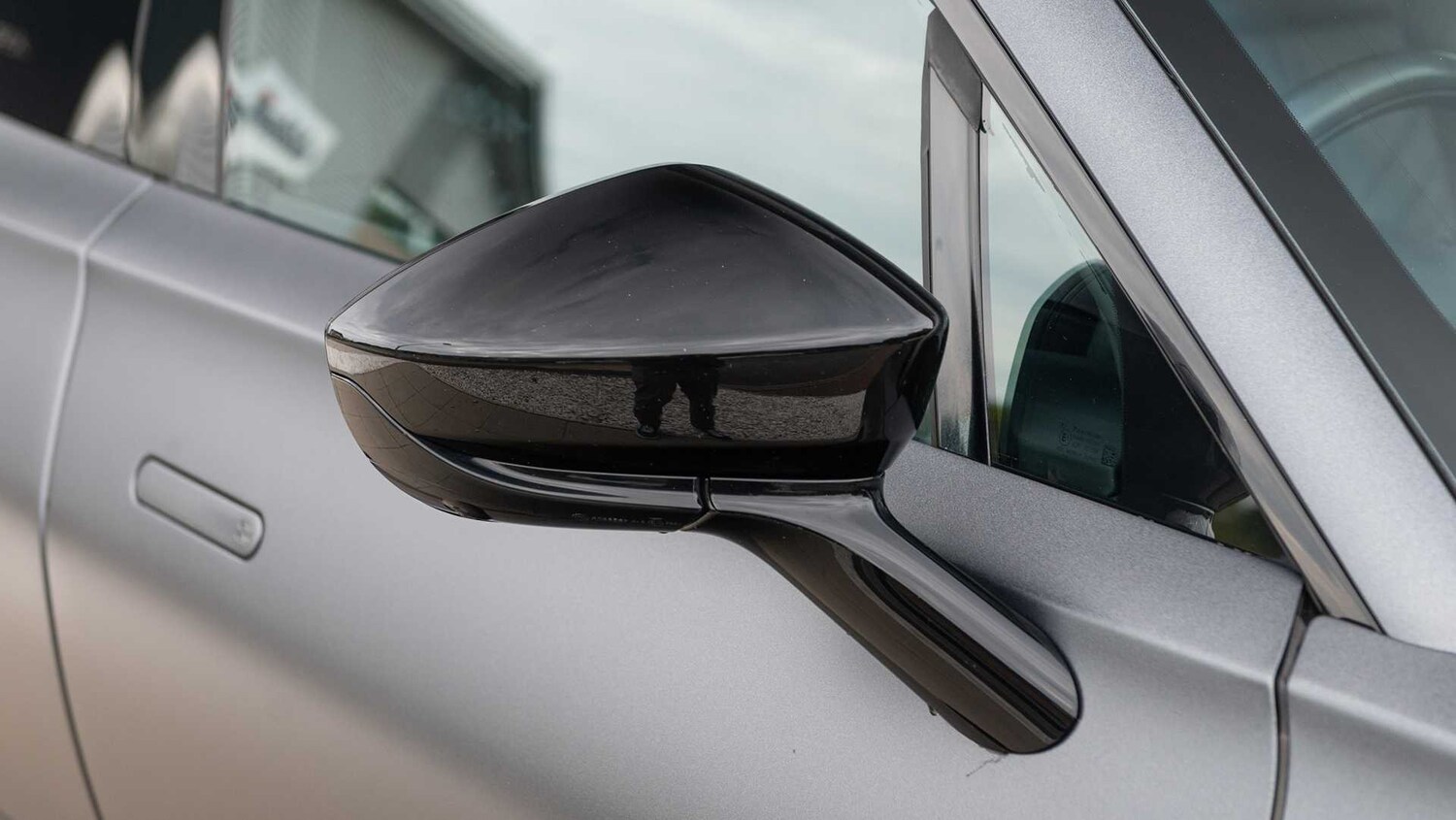 Used Aston Martin DBX 2023 for sale - 76170021: Photo 23