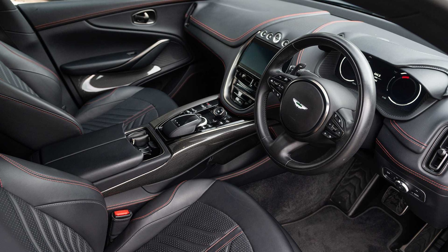 Used Aston Martin DBX 2023 for sale - 76170021: Photo 3