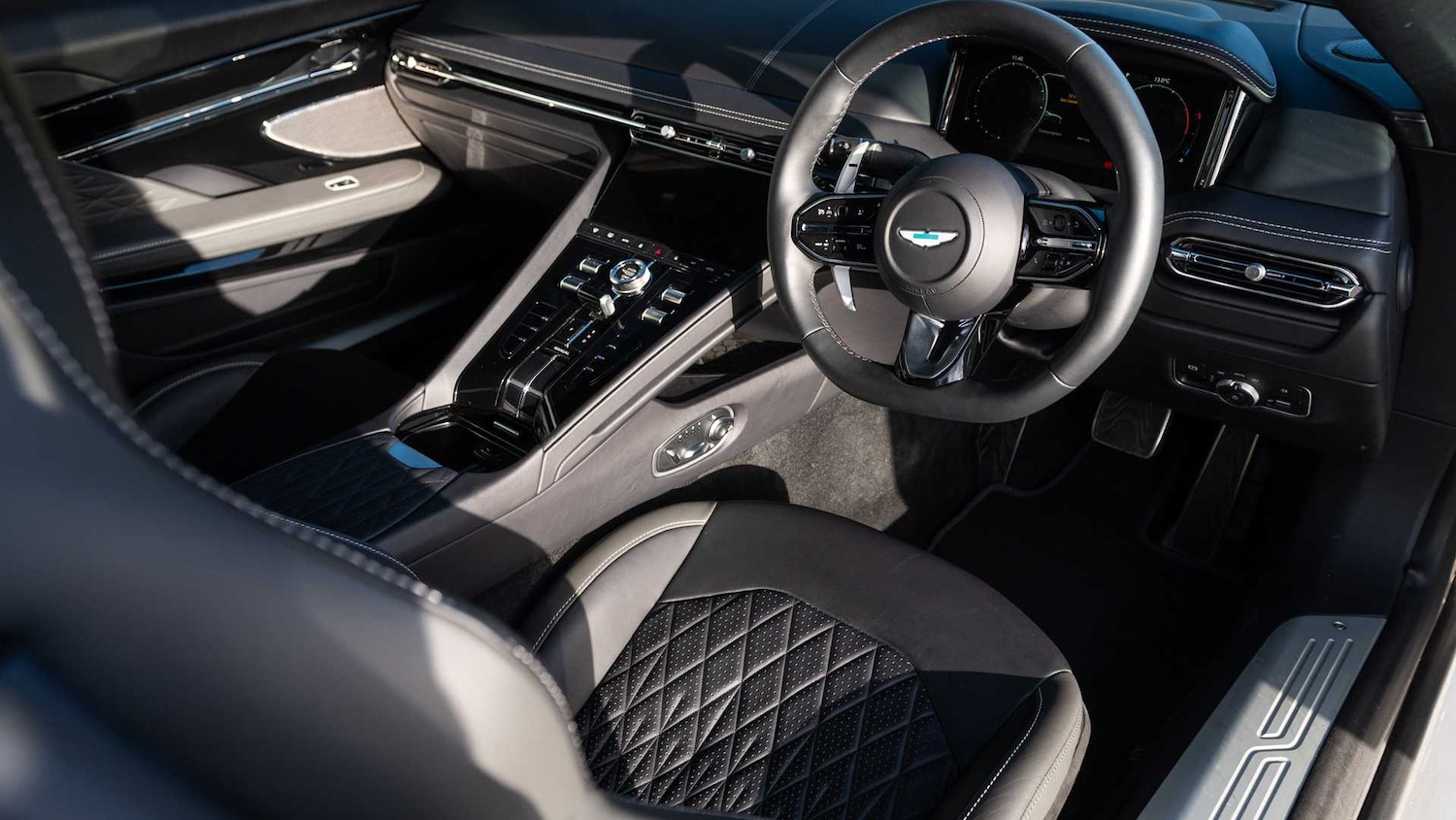 Used Aston Martin V8 2023 for sale - 76916211: Photo 3