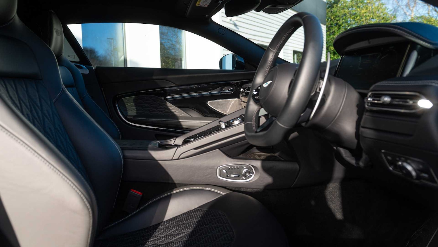 Used Aston Martin V8 2023 for sale - 76916211: Photo 30