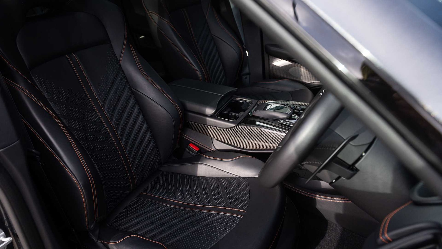 Used Aston Martin DBX 2024 for sale - 76916181: Photo 12