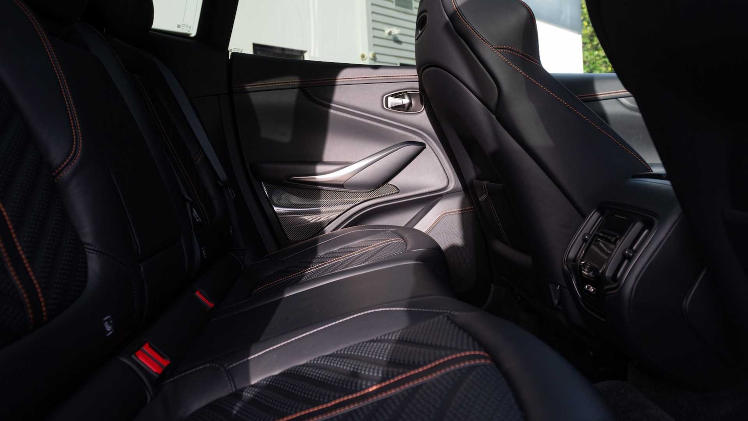 Used Aston Martin DBX 2024 for sale - 76916181: Photo 15