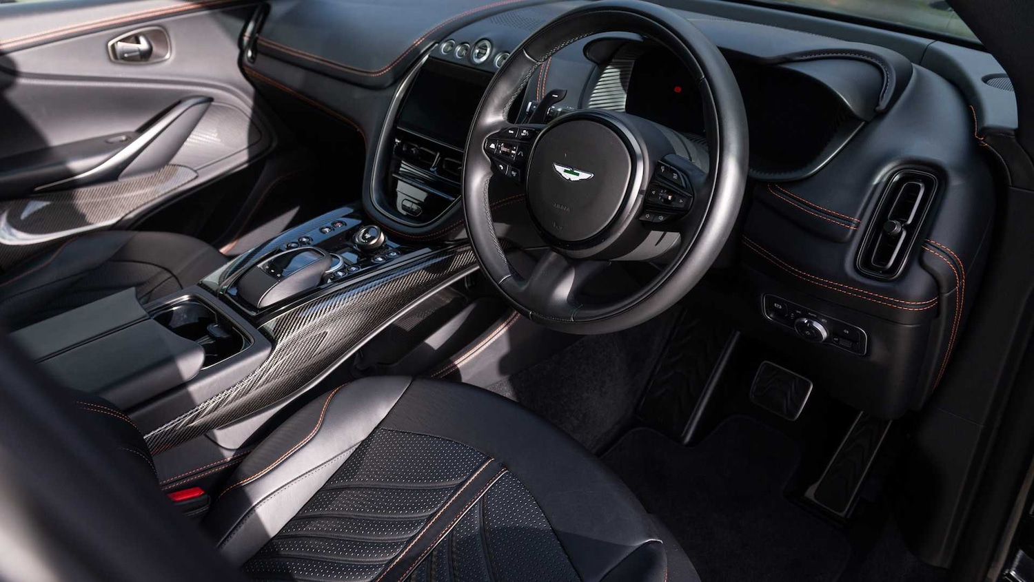 Used Aston Martin DBX 2024 for sale - 76916181: Photo 3