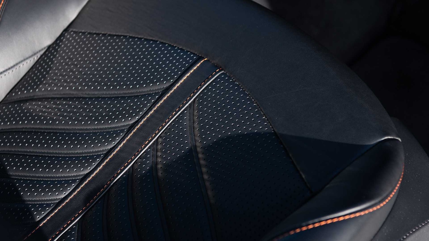 Used Aston Martin DBX 2024 for sale - 76916181: Photo 30