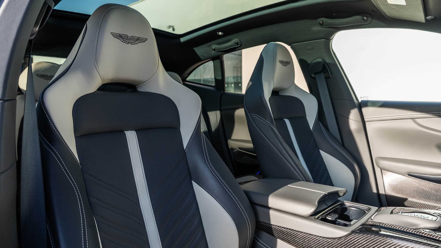 Used Aston Martin DBX 2024 for sale - 77232982: Photo 12