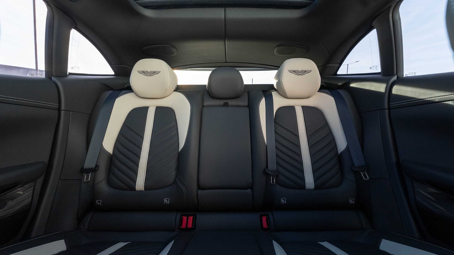 Used Aston Martin DBX 2024 for sale - 77232982: Photo 26