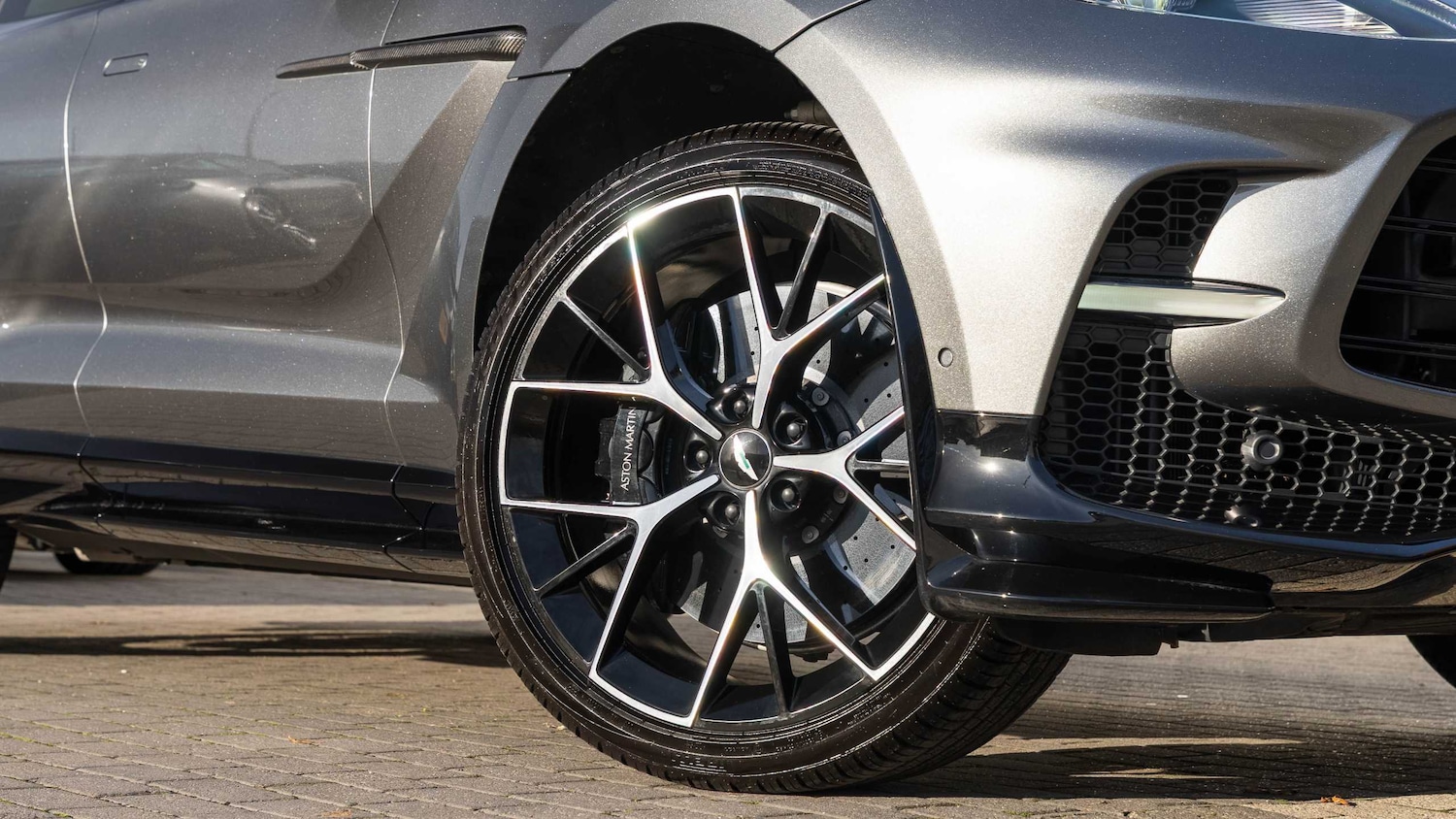 Used Aston Martin DBX 2024 for sale - 77232982: Photo 4