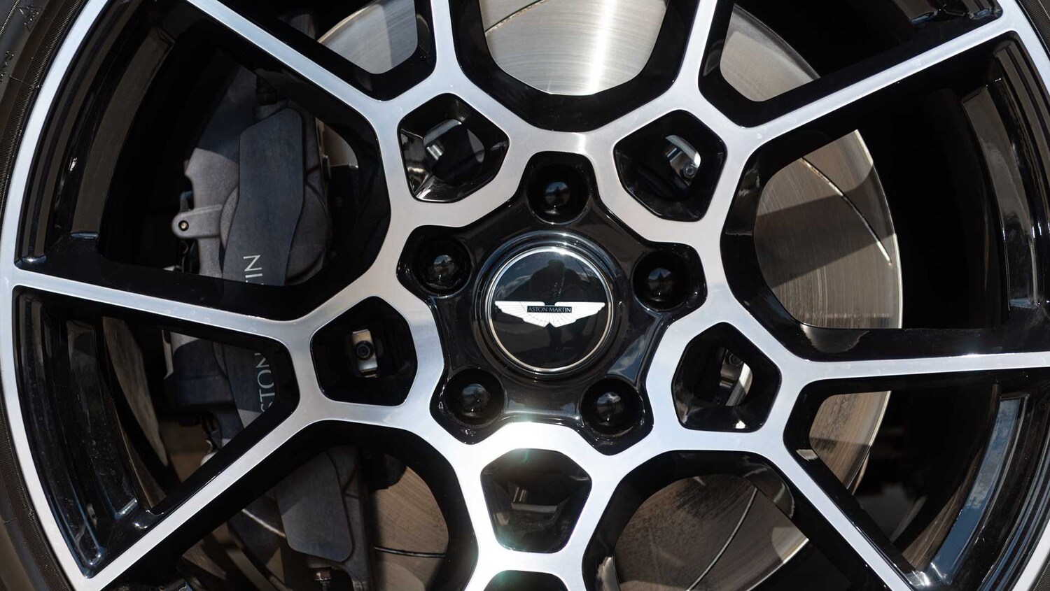 Used Aston Martin DBX 2021 for sale - 78149178: Photo 18