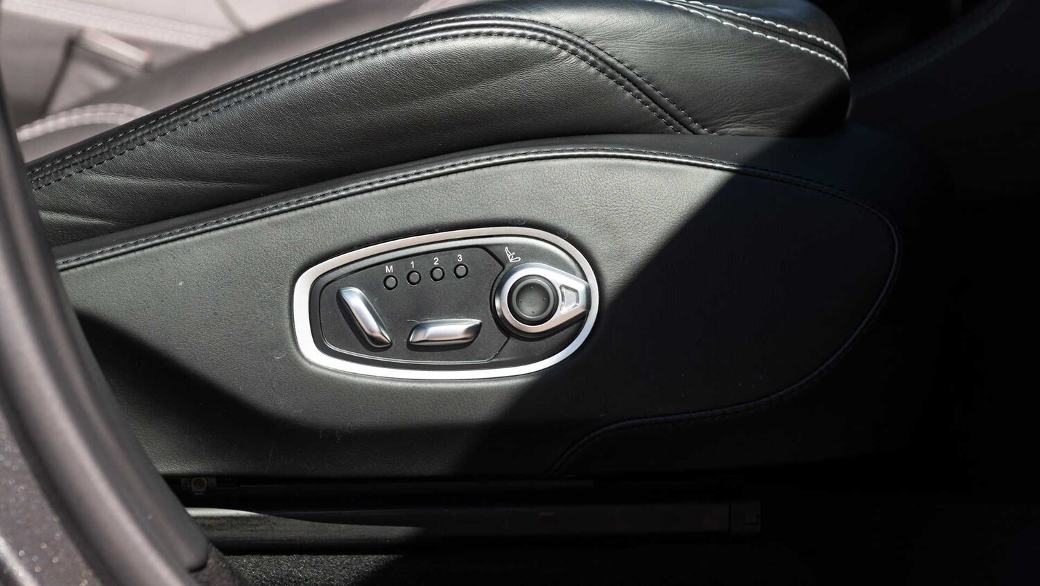 Used Aston Martin DBX 2021 for sale - 78149178: Photo 27