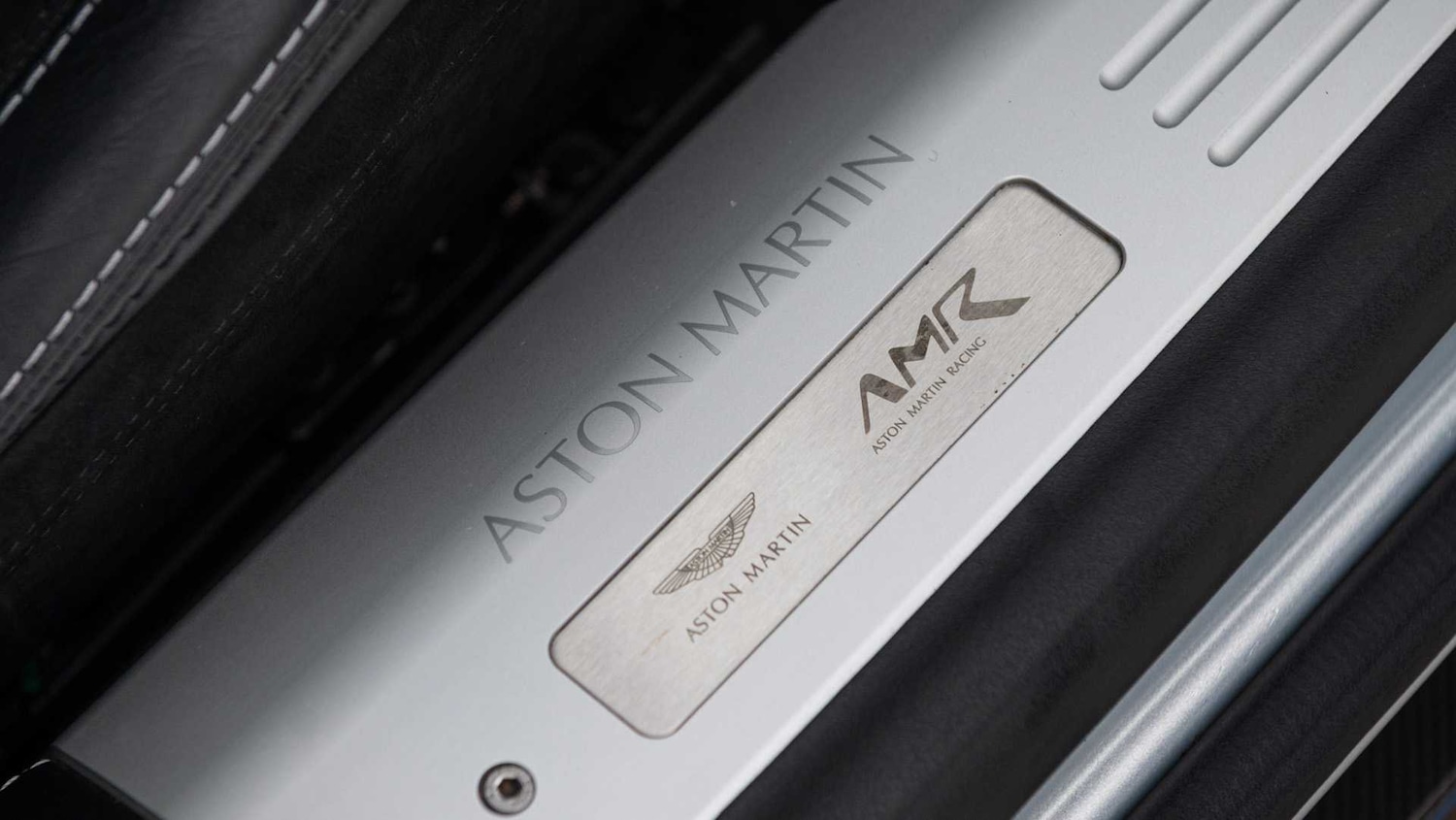 Used Aston Martin DB11 2019 for sale - 76575879: Photo 14