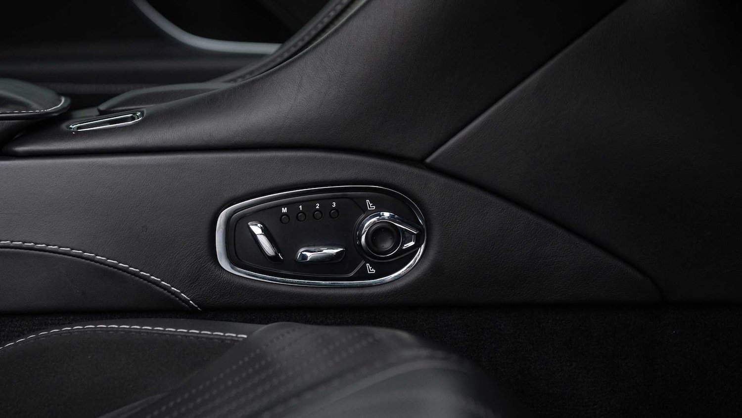 Used Aston Martin DB11 2019 for sale - 76575879: Photo 16