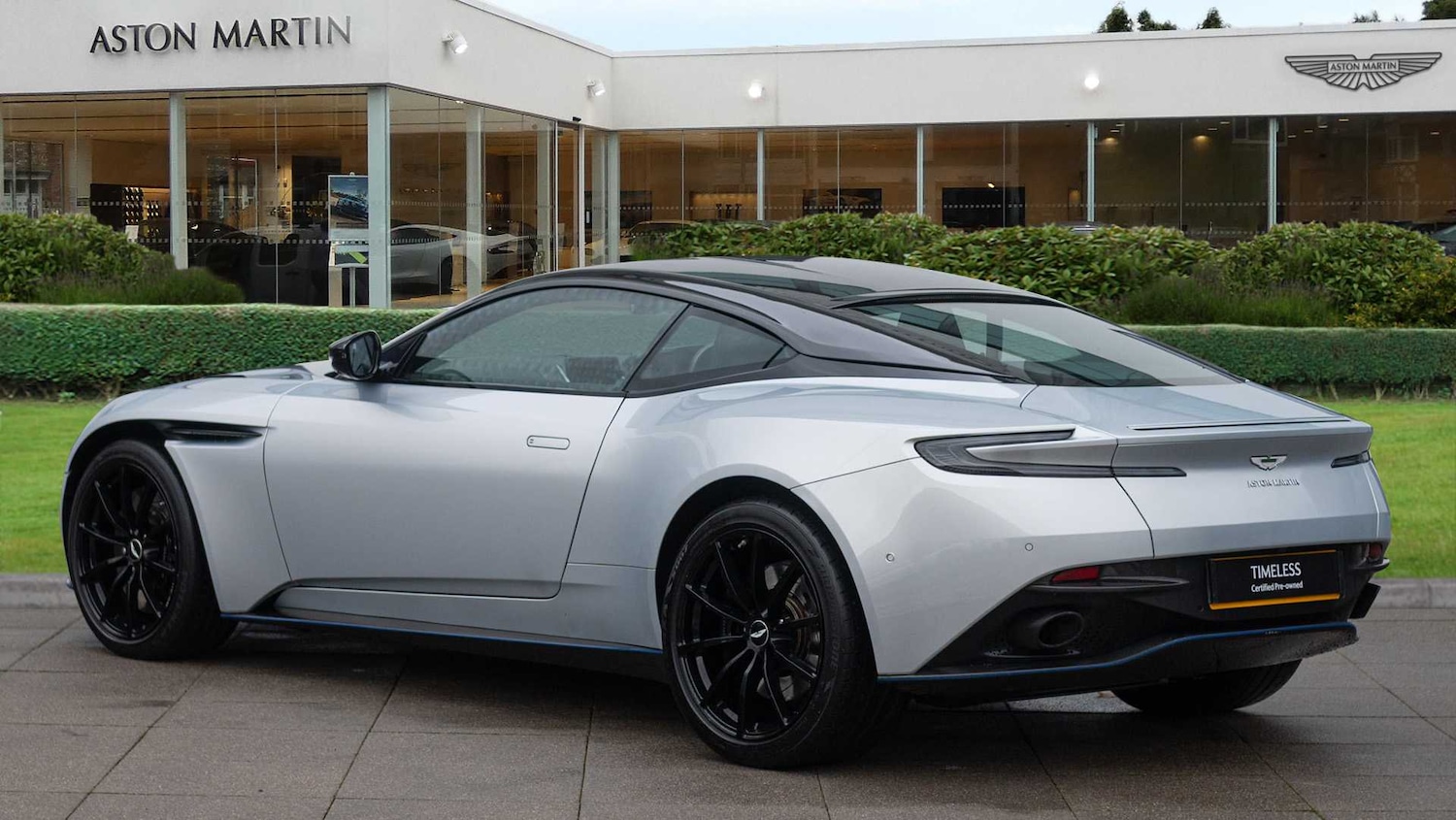 Used Aston Martin DB11 2019 for sale - 76575879: Photo 2