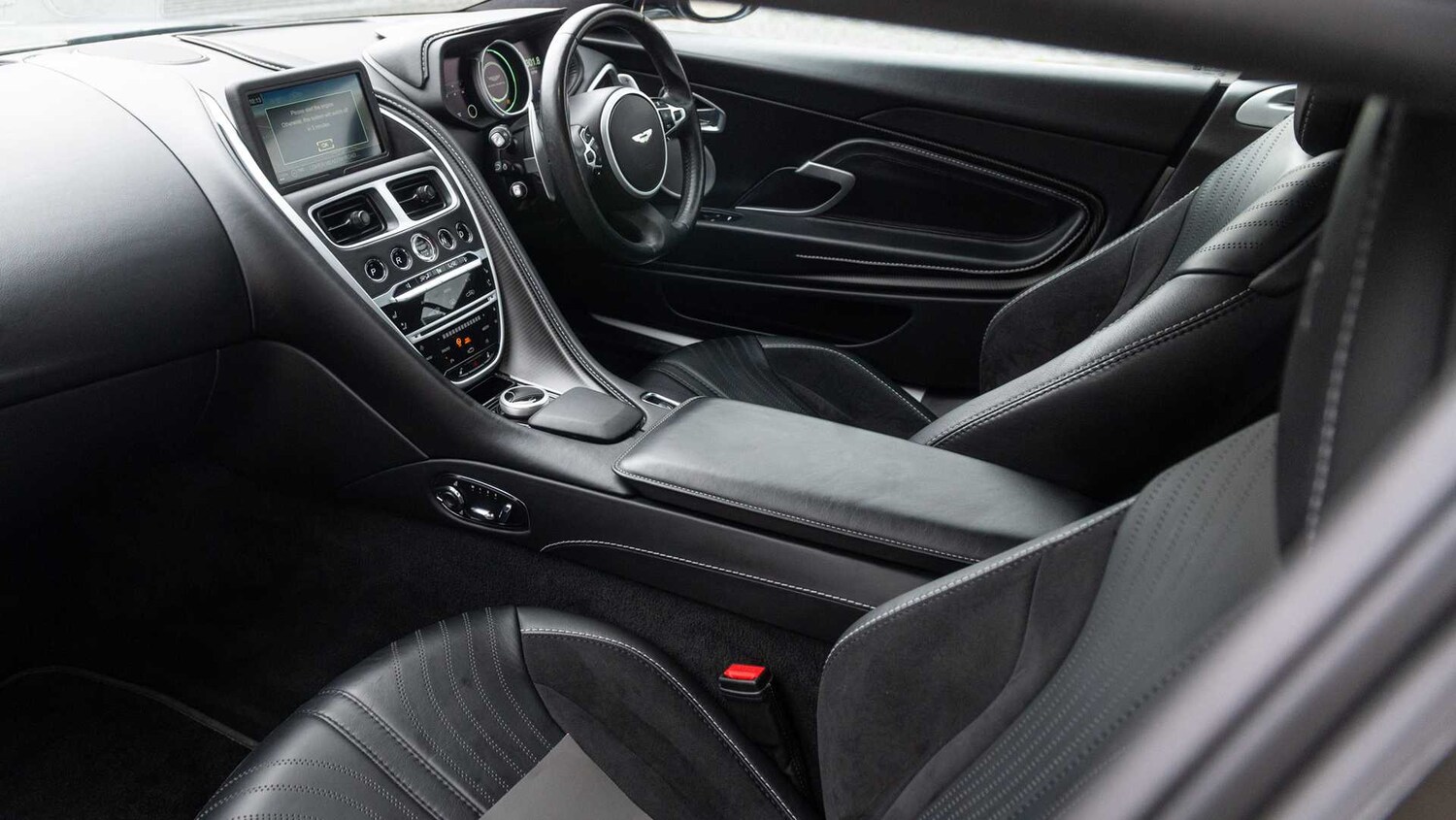 Used Aston Martin DB11 2019 for sale - 76575879: Photo 35