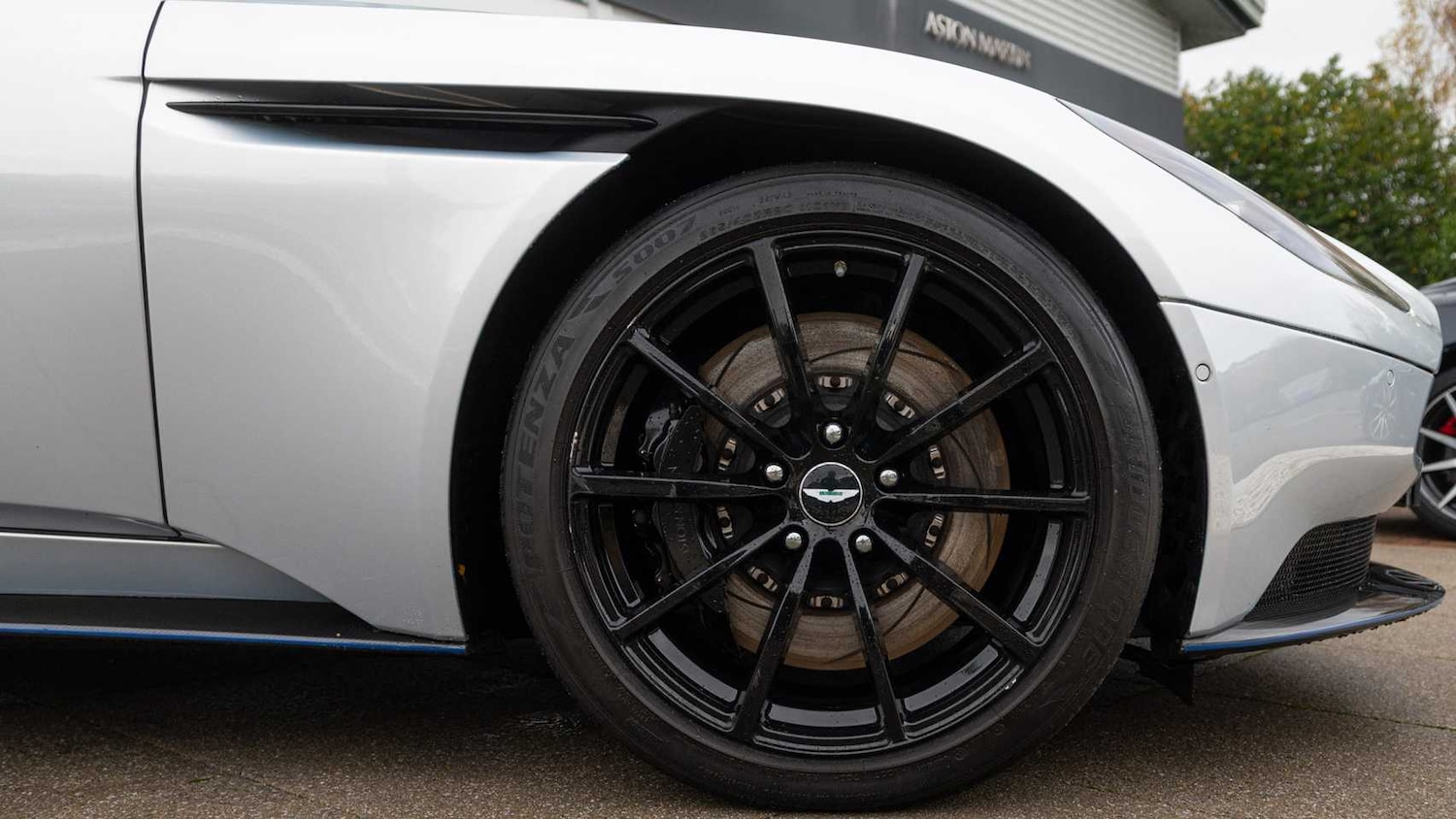 Used Aston Martin DB11 2019 for sale - 76575879: Photo 4