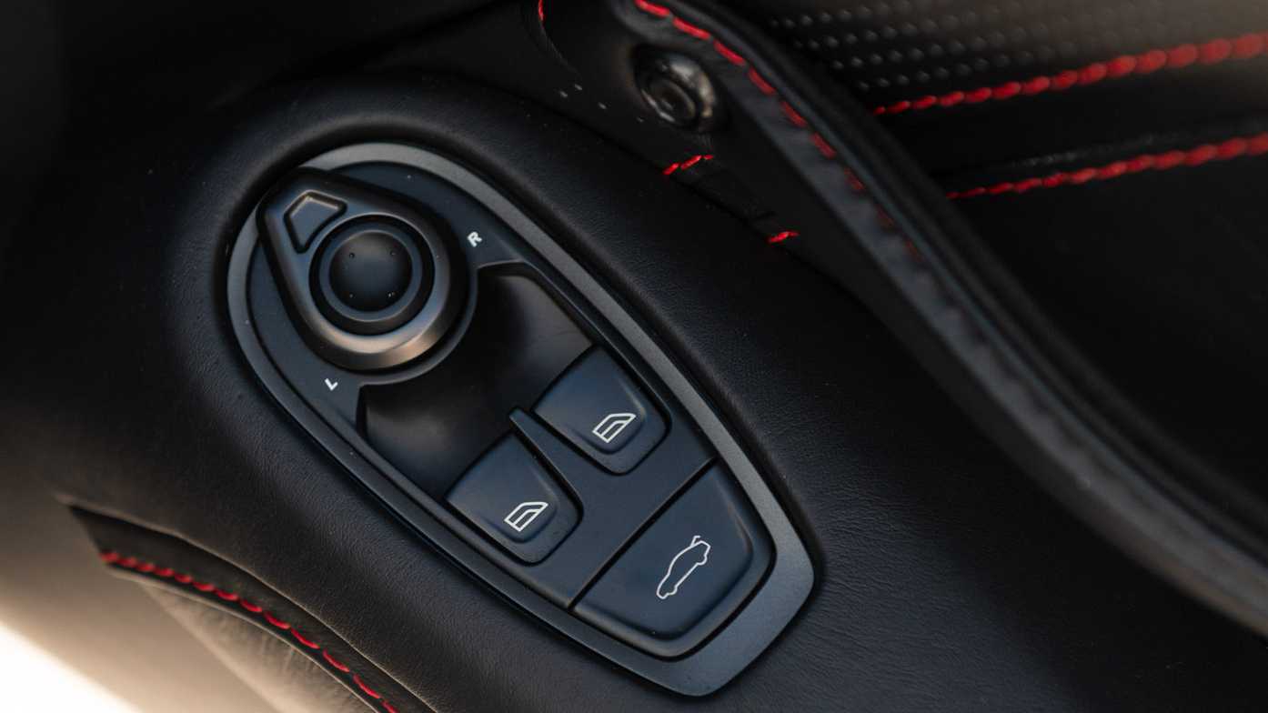 Used Aston Martin Vantage 2018 for sale - 78149143: Photo 26