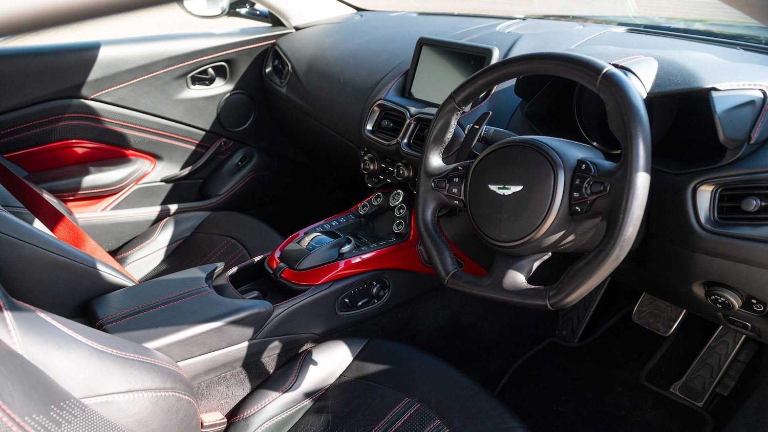 Used Aston Martin Vantage 2018 for sale - 78149143: Photo 3