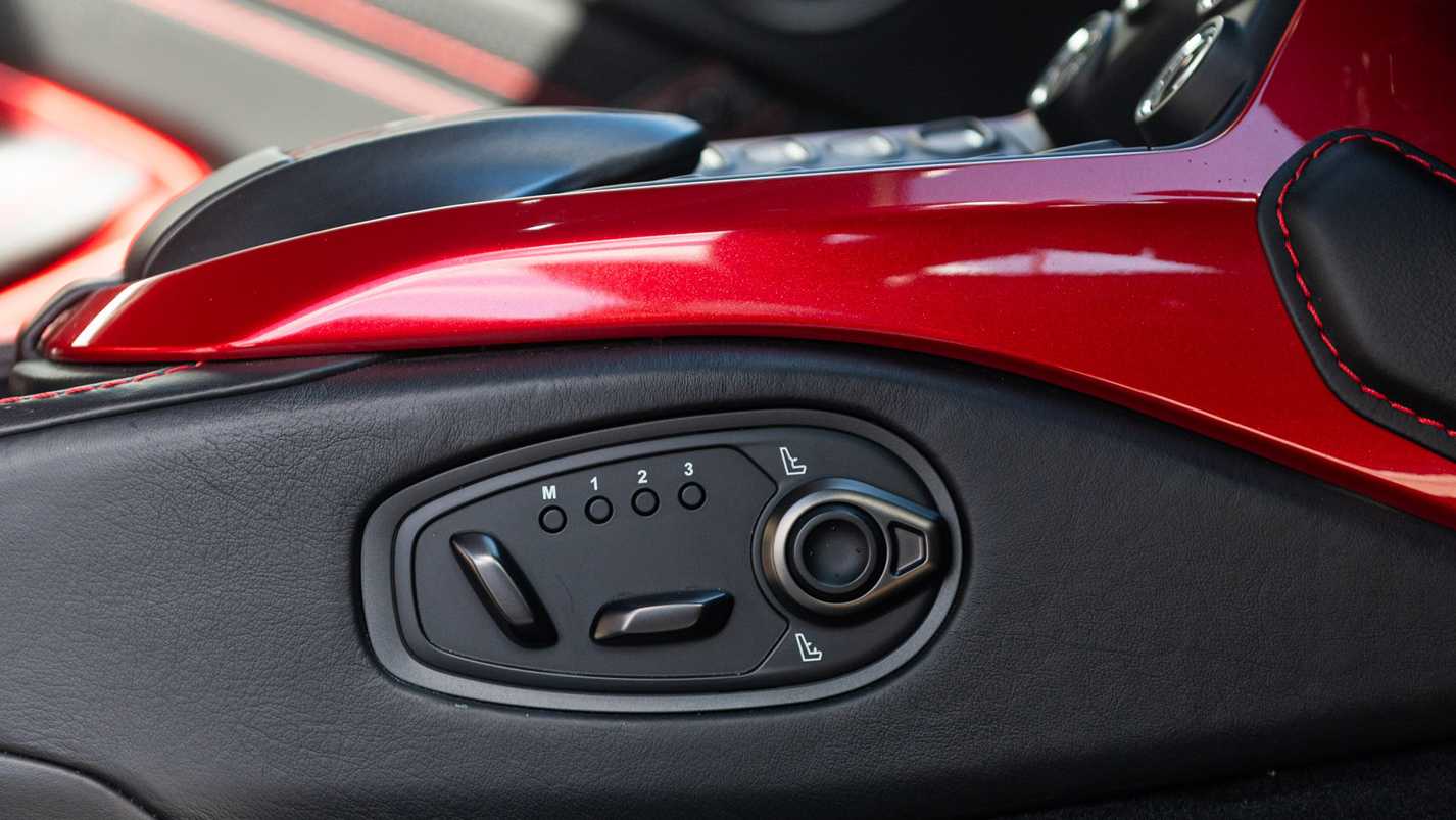 Used Aston Martin Vantage 2018 for sale - 78149143: Photo 30