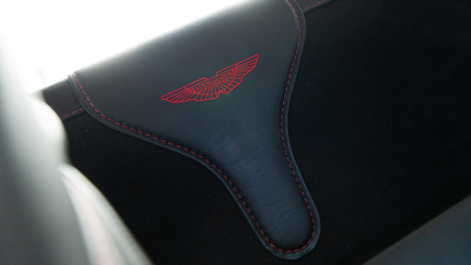 Used Aston Martin Vantage 2018 for sale - 78149143: Photo 33