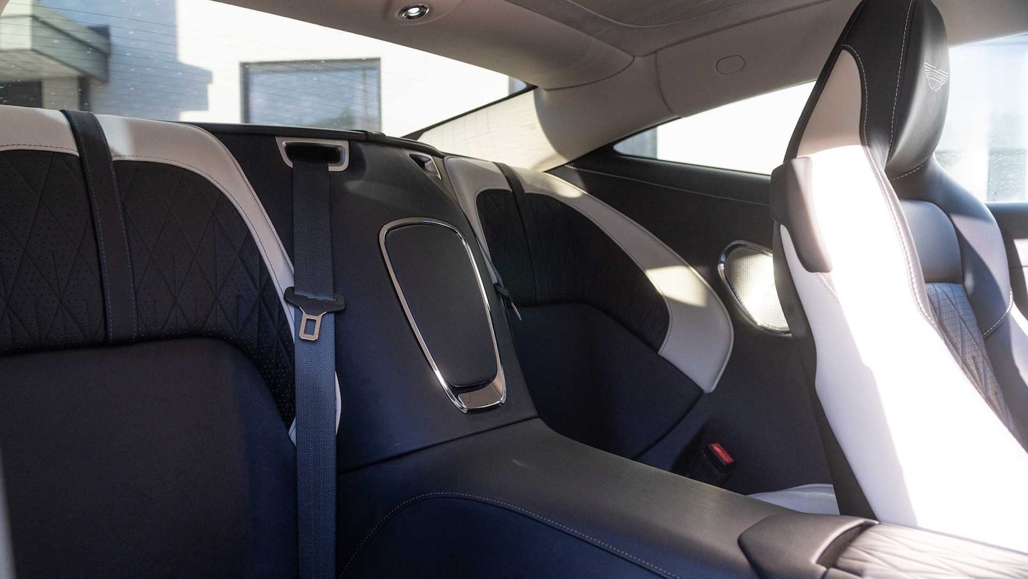 Used Aston Martin V8 2024 for sale - 76668962: Photo 15