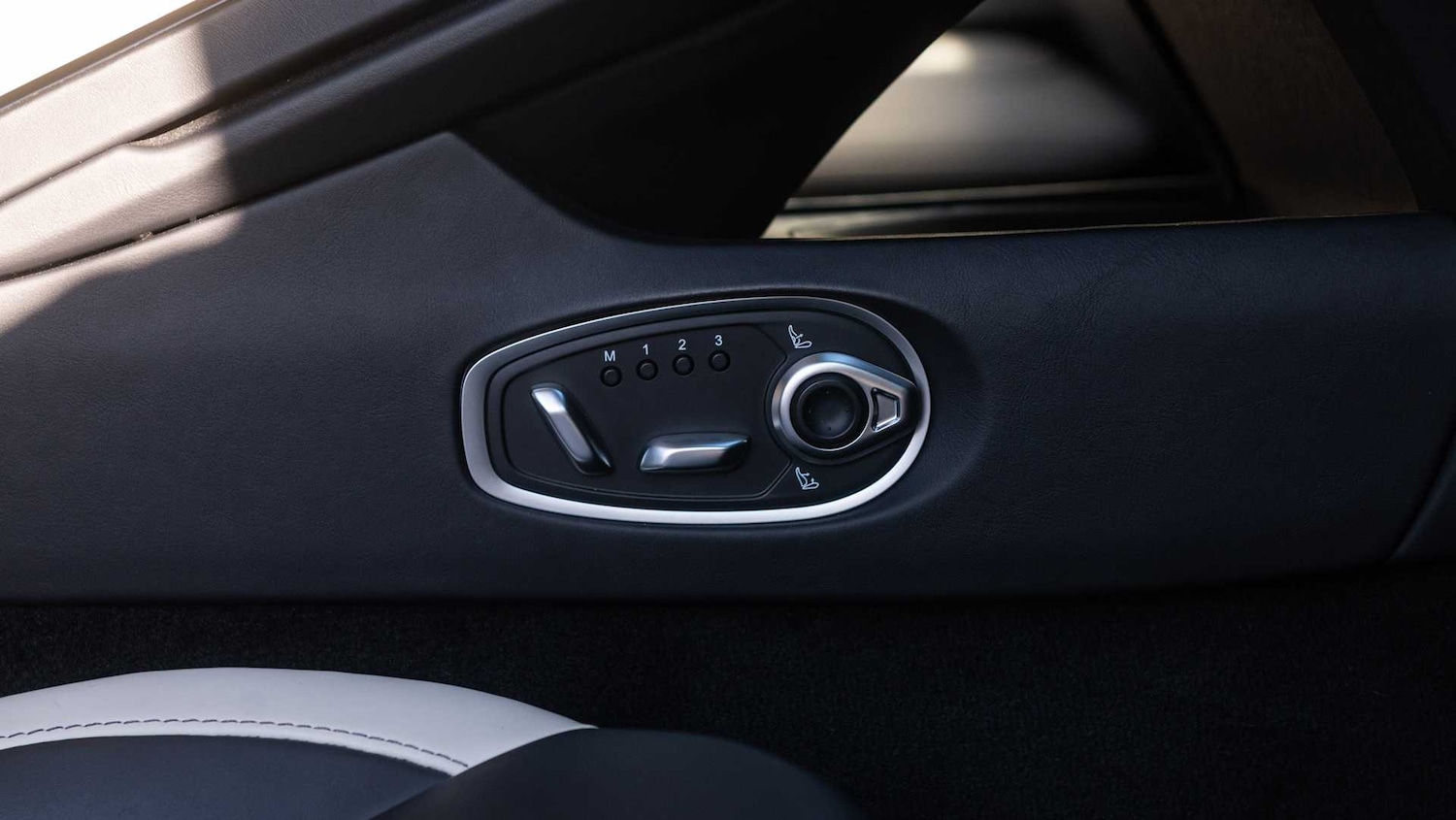 Used Aston Martin V8 2024 for sale - 76668962: Photo 16