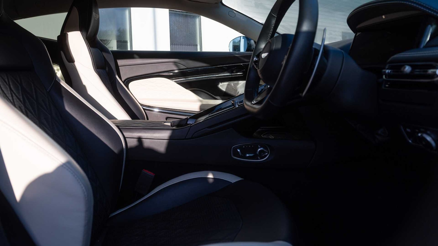 Used Aston Martin V8 2024 for sale - 76668962: Photo 28