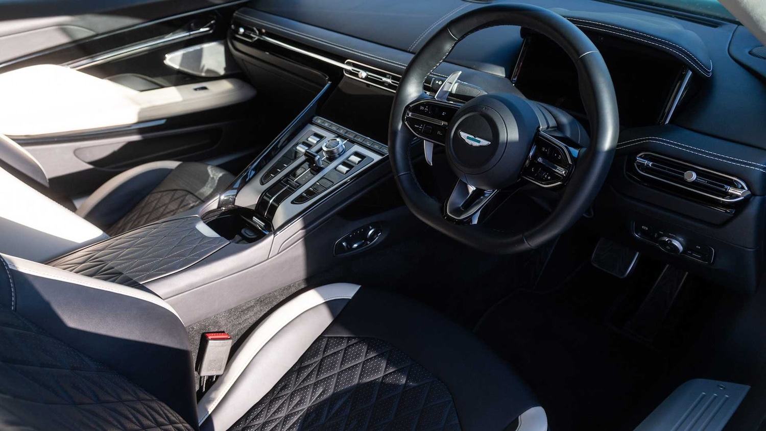 Used Aston Martin V8 2024 for sale - 76668962: Photo 3