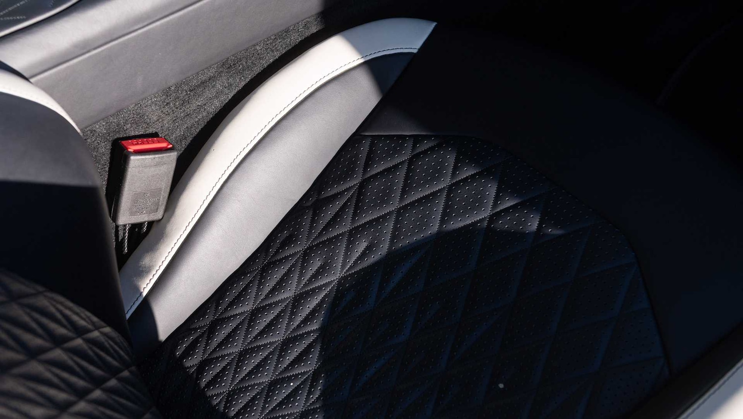 Used Aston Martin V8 2024 for sale - 76668962: Photo 30