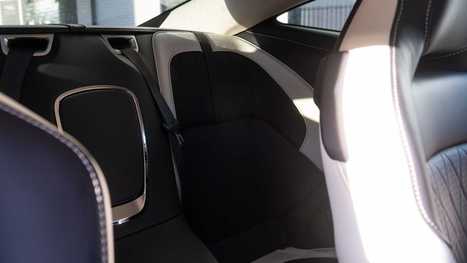 Used Aston Martin V8 2024 for sale - 76668962: Photo 32