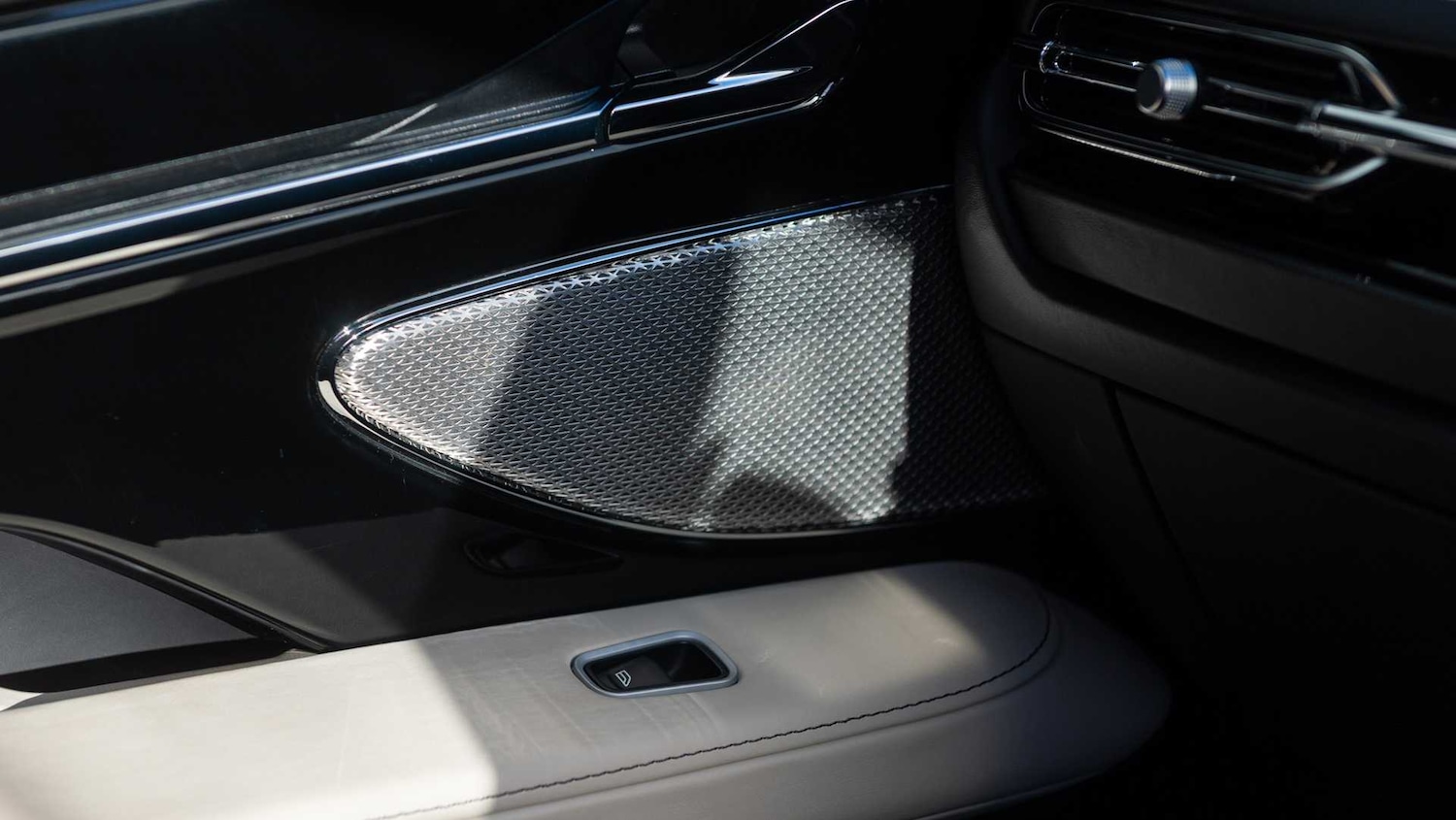 Used Aston Martin V8 2024 for sale - 76668962: Photo 34