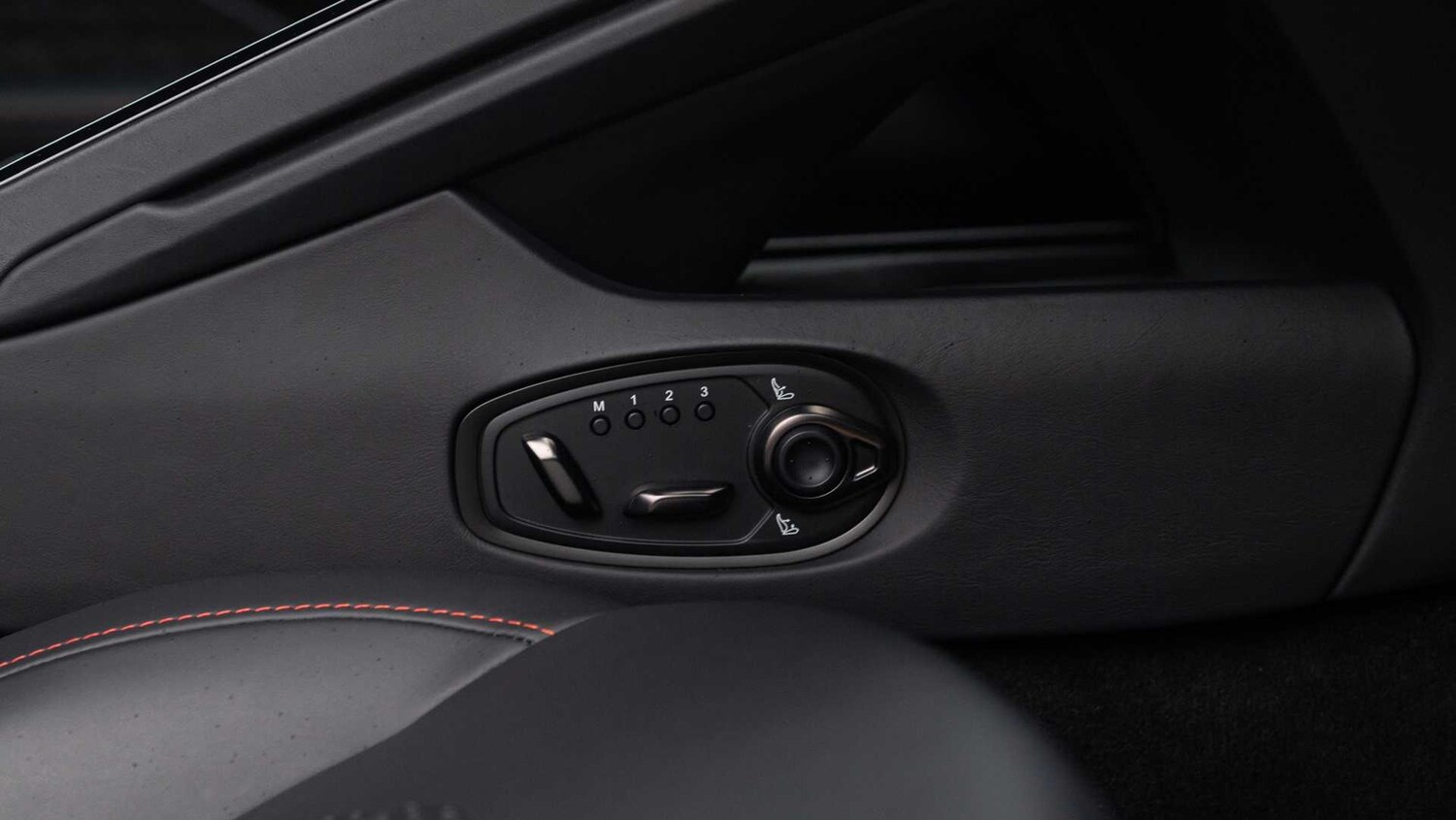 Used Aston Martin V8 2024 for sale - 77886082: Photo 16