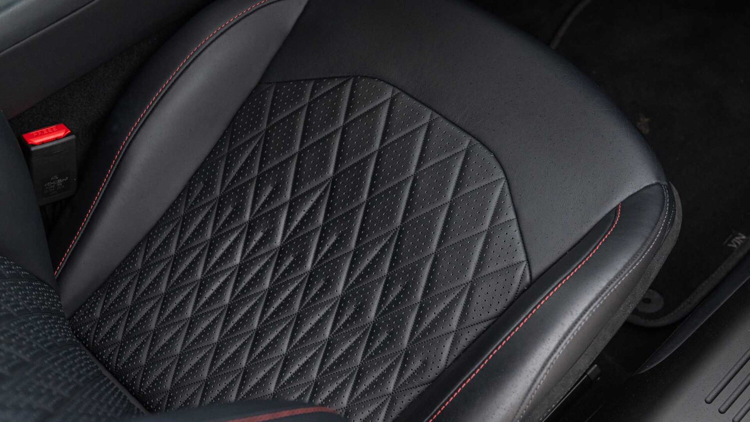 Used Aston Martin V8 2024 for sale - 77886082: Photo 29