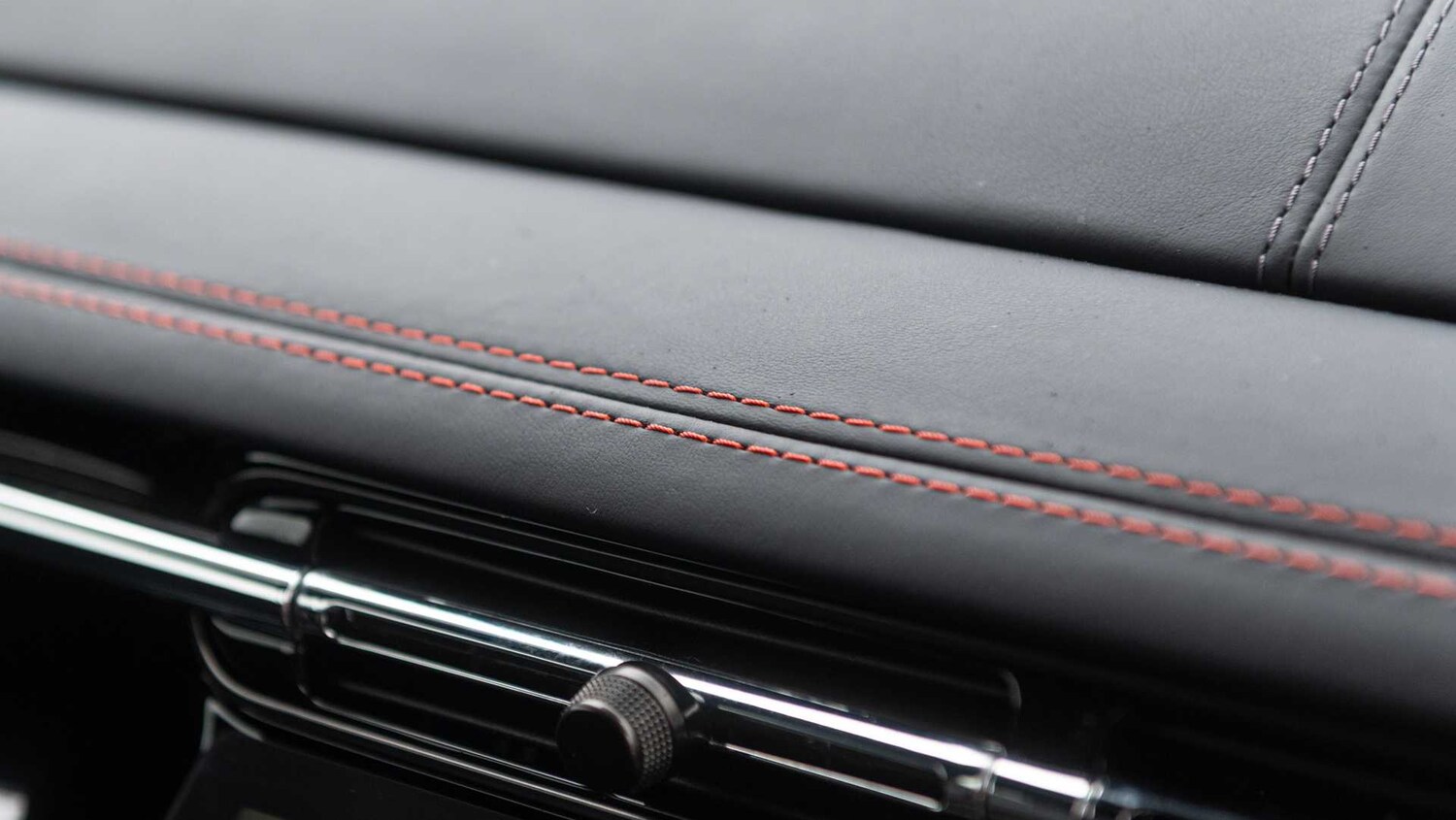 Used Aston Martin V8 2024 for sale - 77886082: Photo 31