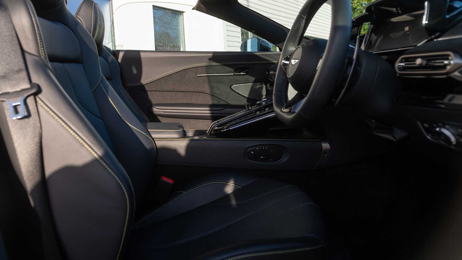 Used Aston Martin Vantage for sale - 77018850: Photo 30