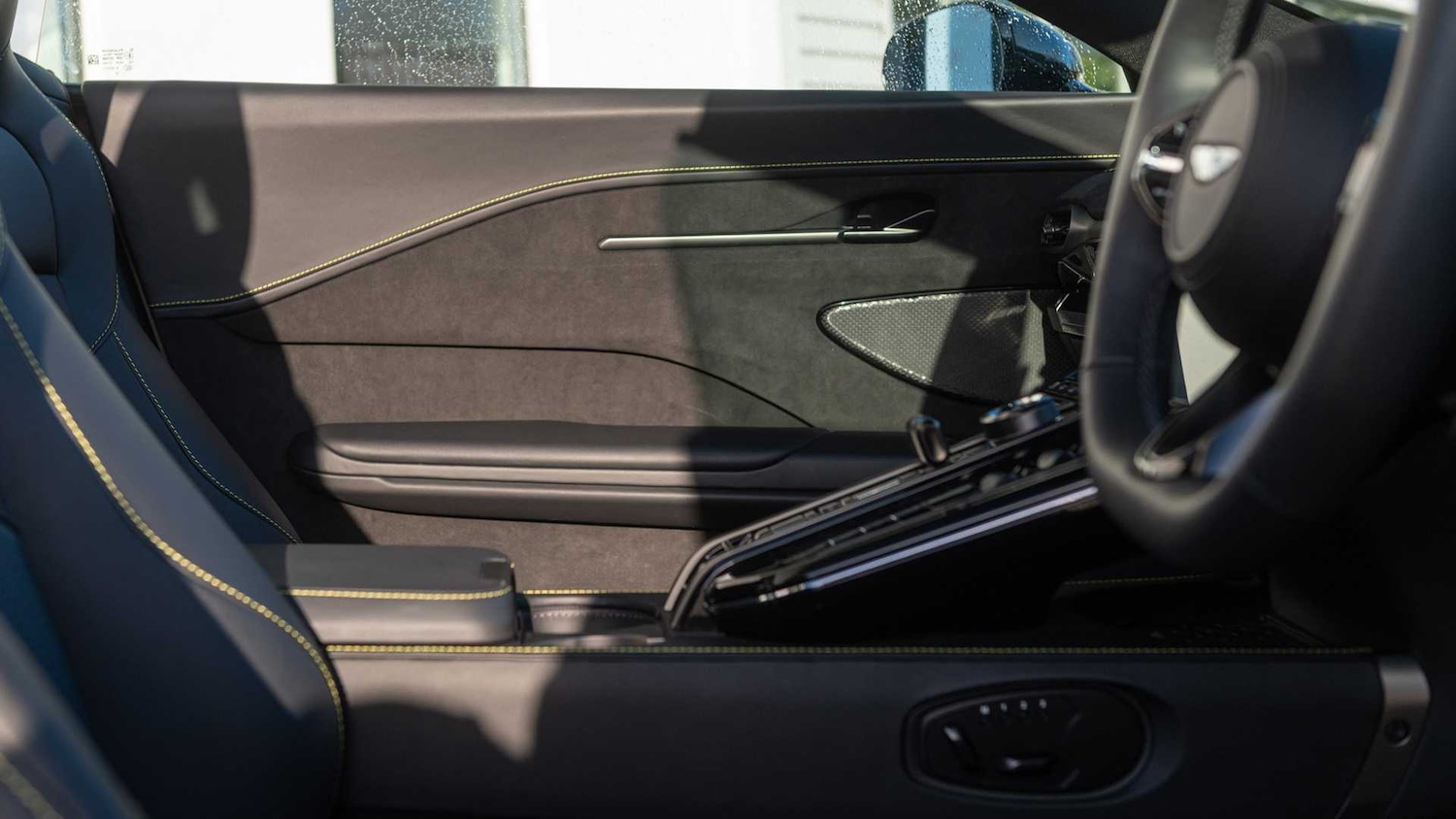 Used Aston Martin Vantage for sale - 77018850: Photo 31