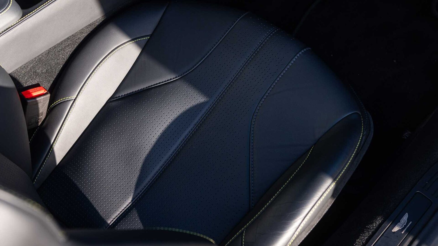 Used Aston Martin Vantage for sale - 77018850: Photo 34