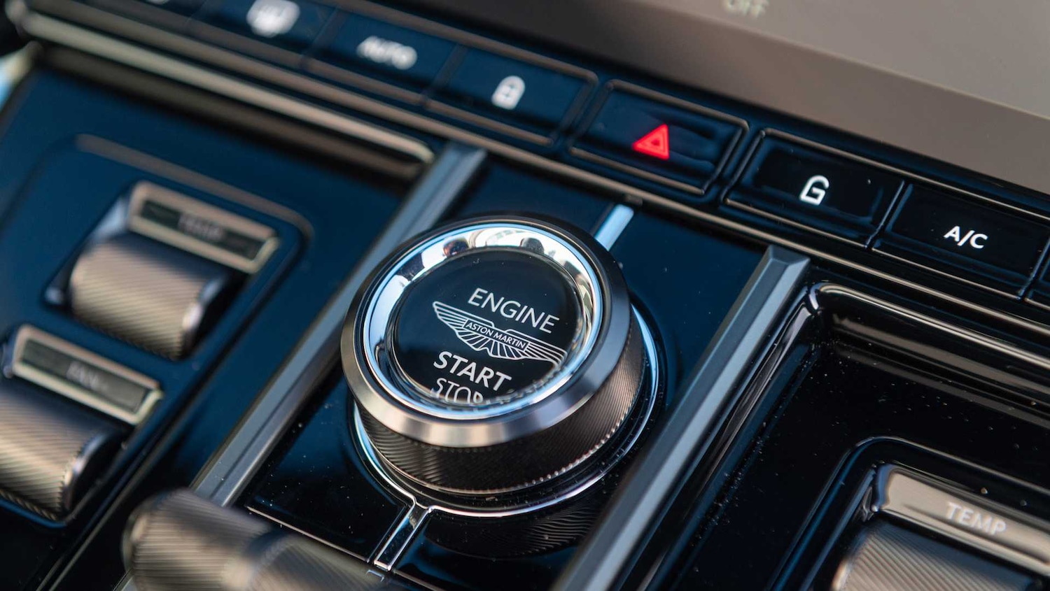 Used Aston Martin Vantage for sale - 77018850: Photo 35