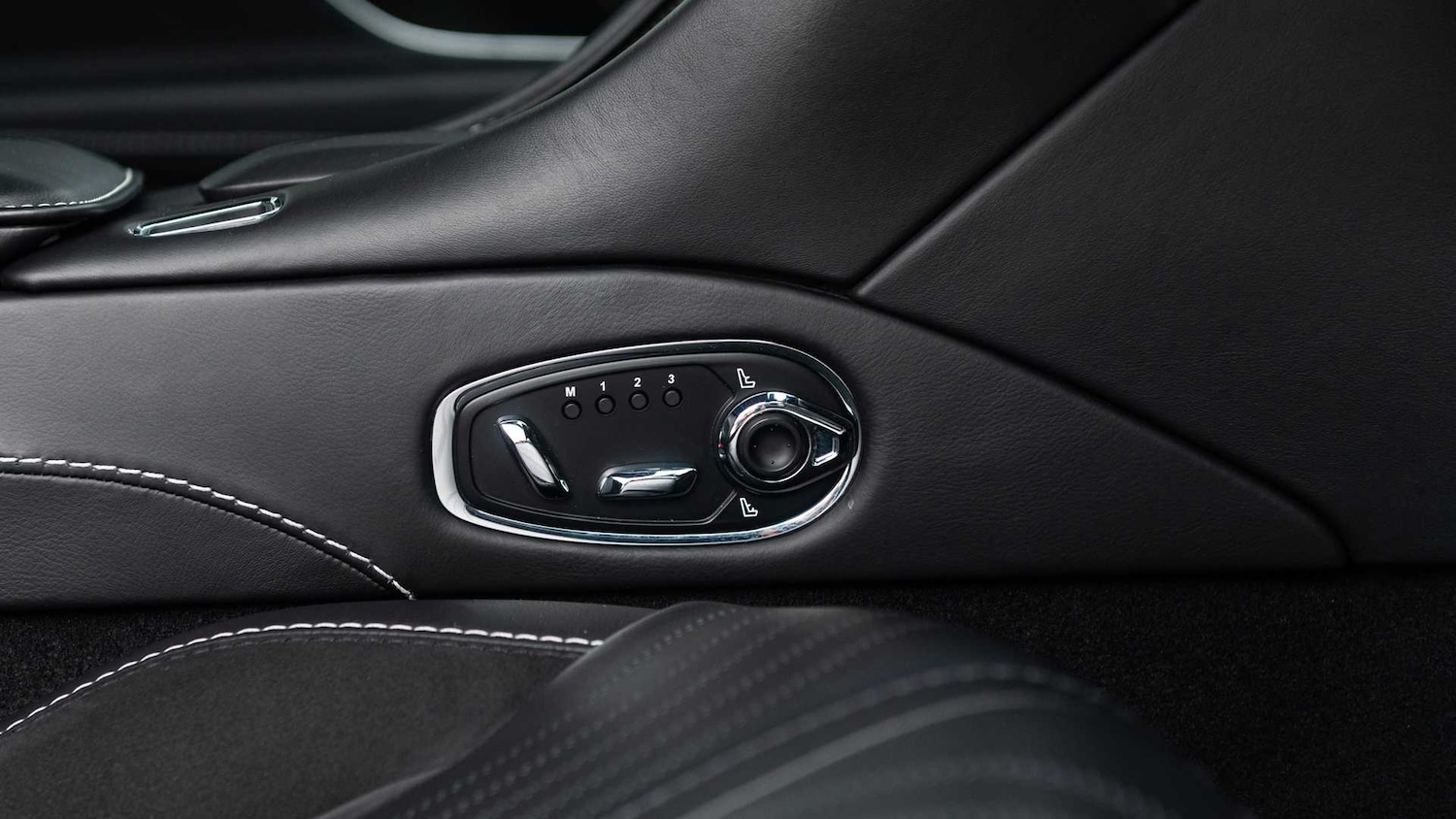 Used Aston Martin DB11 2020 for sale - 76475810: Photo 16