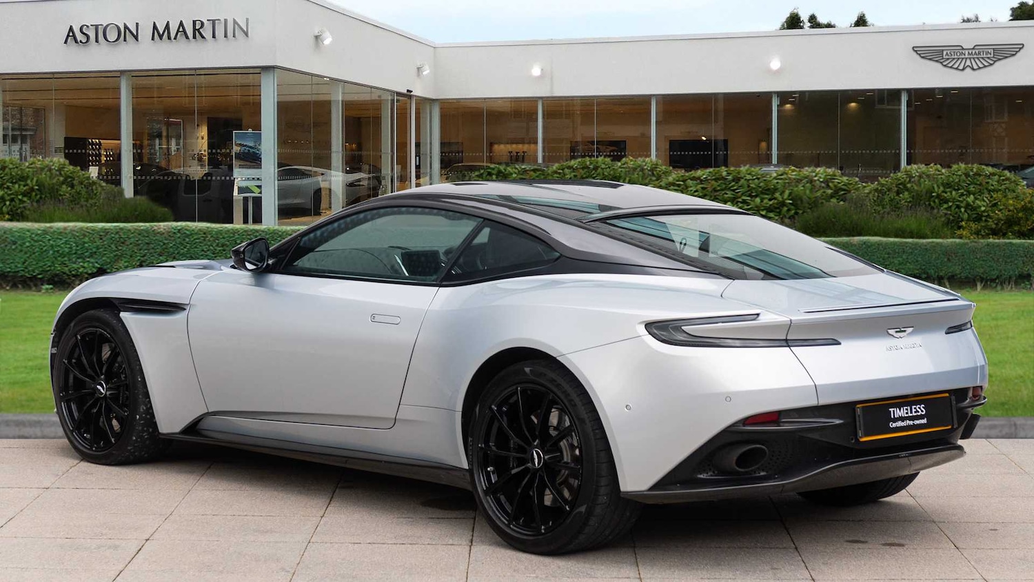 Used Aston Martin DB11 2020 for sale - 76475810: Photo 2