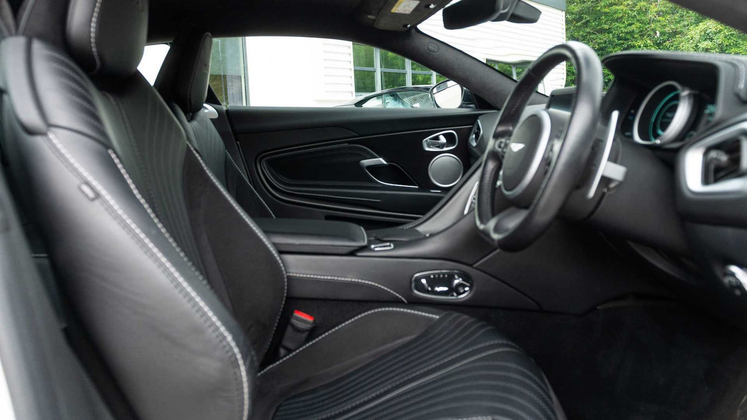 Used Aston Martin DB11 2020 for sale - 76475810: Photo 27