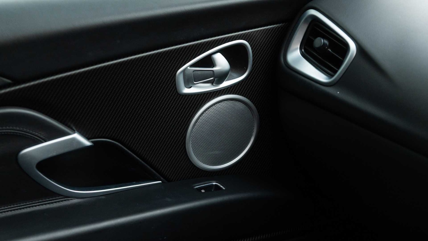 Used Aston Martin DB11 2020 for sale - 76475810: Photo 31