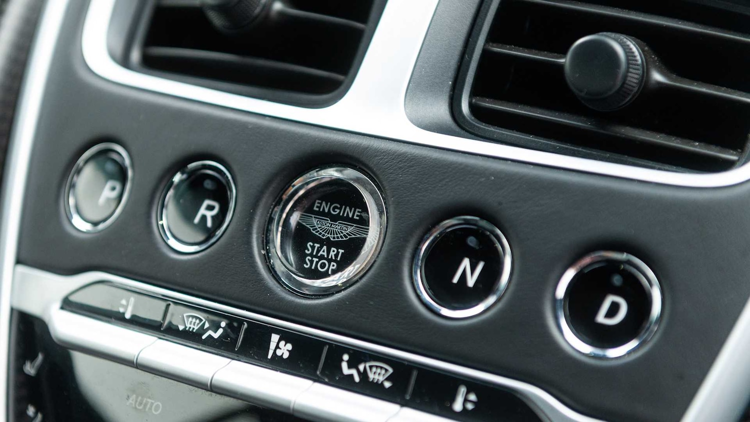 Used Aston Martin DB11 2020 for sale - 76475810: Photo 32