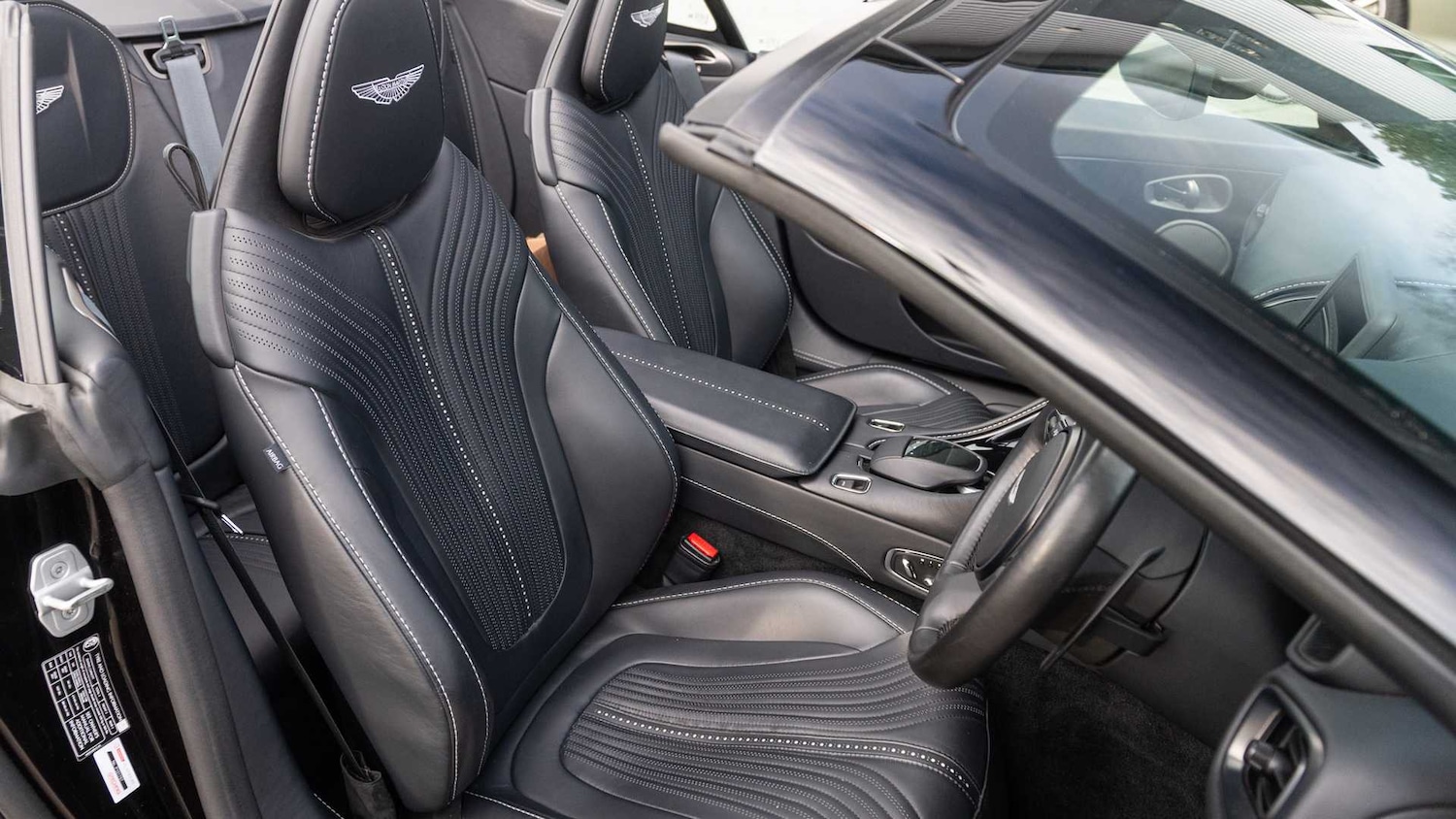 Used Aston Martin DB11 for sale - 76916073: Photo 12