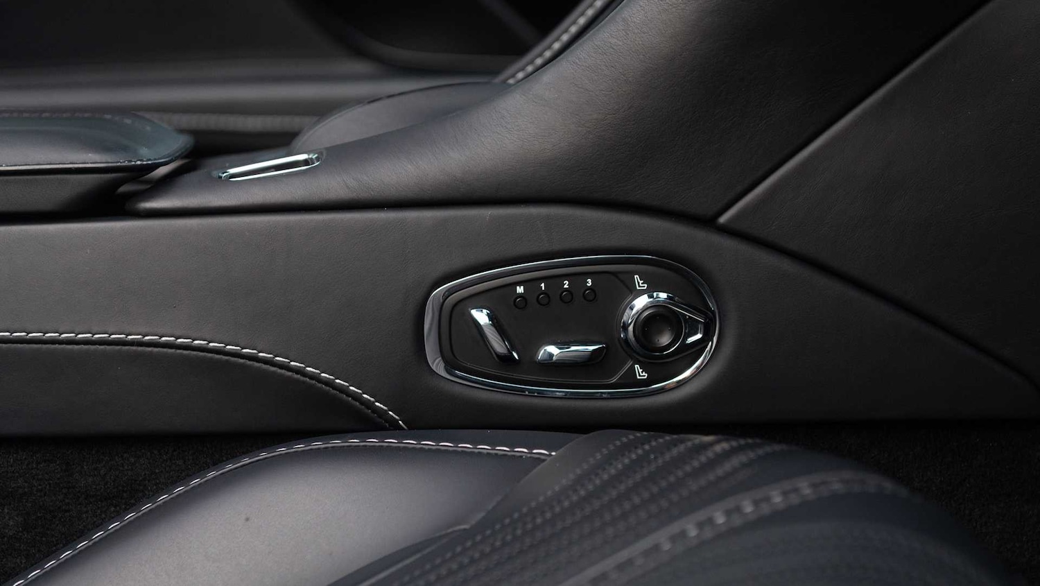 Used Aston Martin DB11 for sale - 76916073: Photo 16